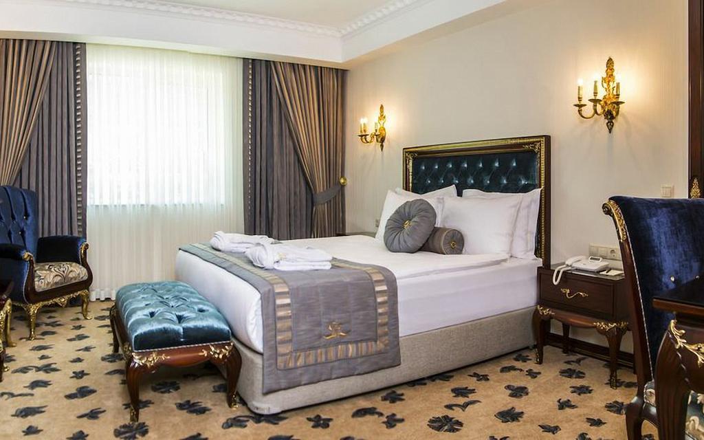 Cassiel Otel